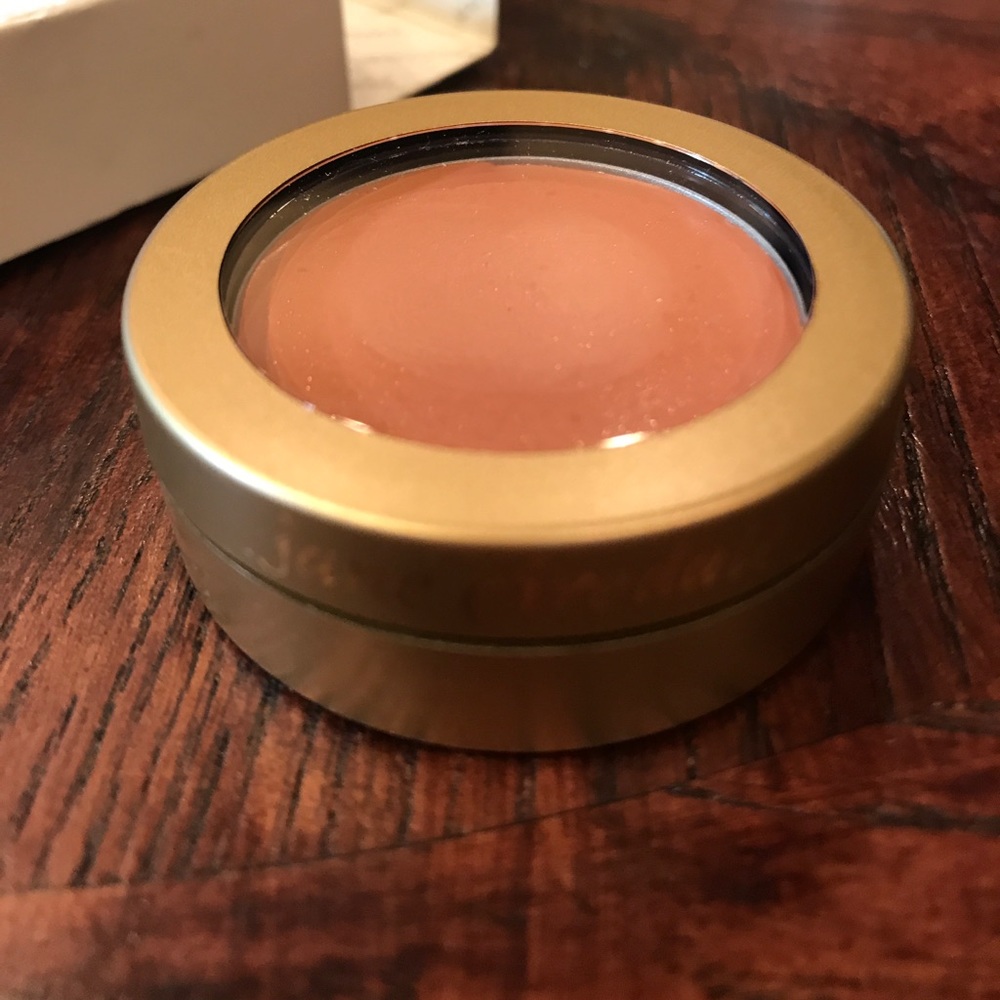 Makeup - Concealer - Picture 2 of 3